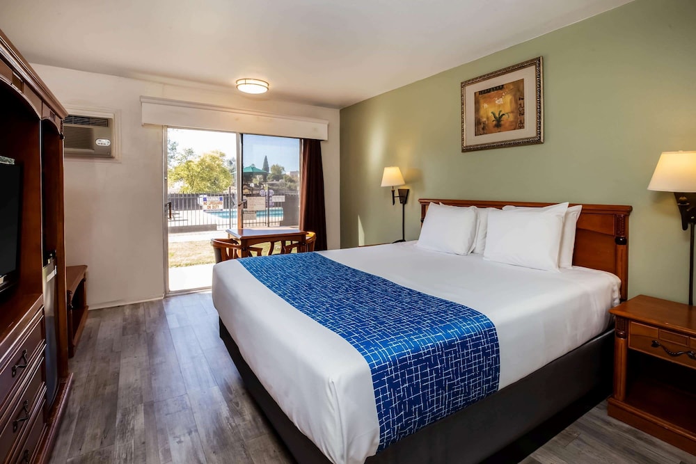 Travelodge by Wyndham Red Bluff South of Redding 27/65