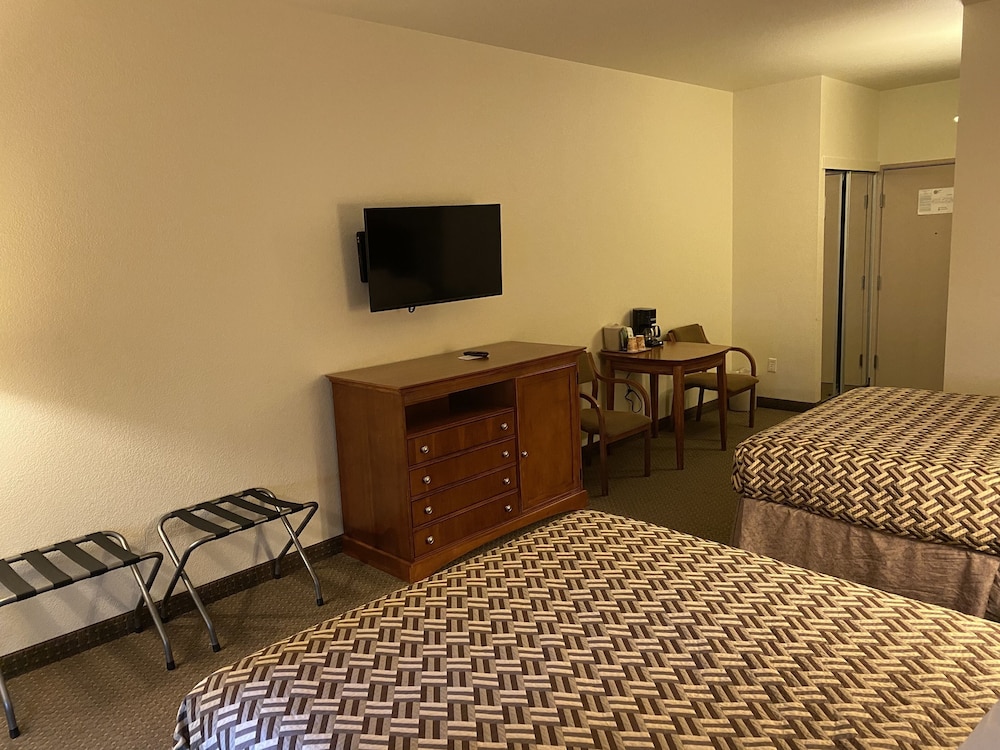 A Riverside Inn Travelodge by Wyndham 36/55
