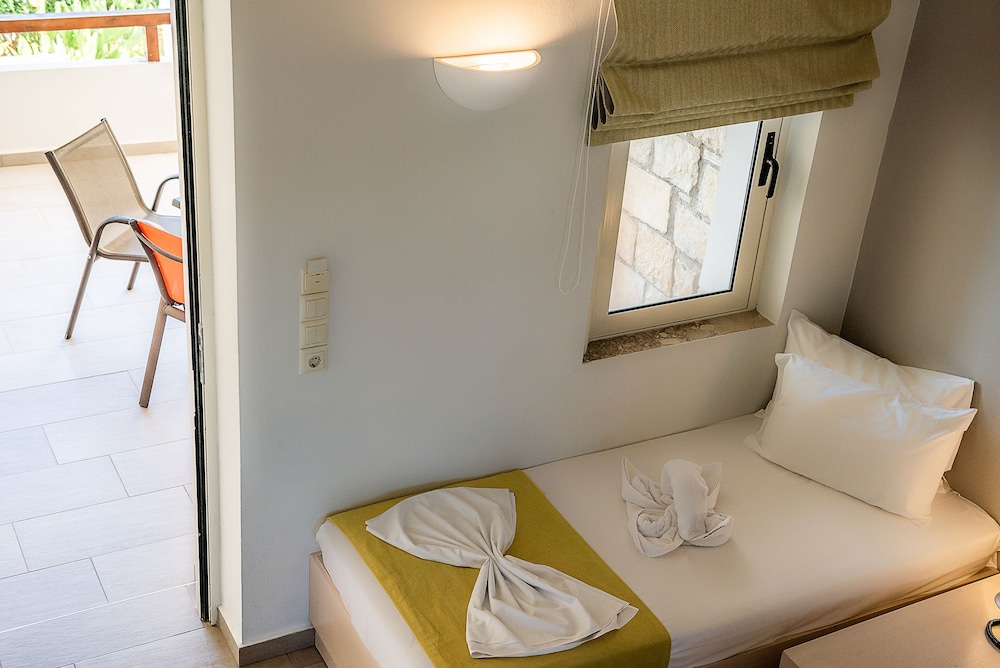 Kavos Hotel 50/80