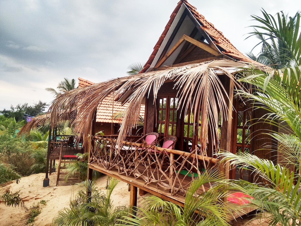 Little India Beach Cottages 2/47