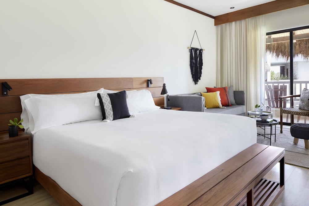 Essential, King Bed, Balcony
