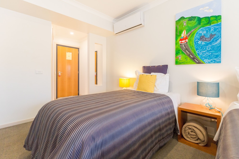 Sandpiper Motel 15/50