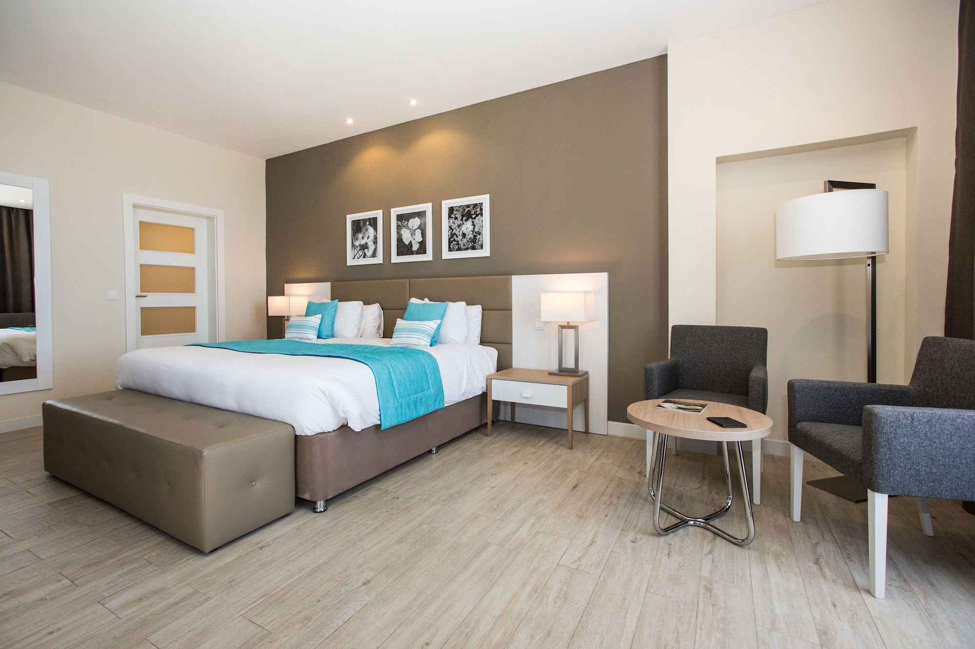 SUPERIOR, DOUBLE OR TWIN BED