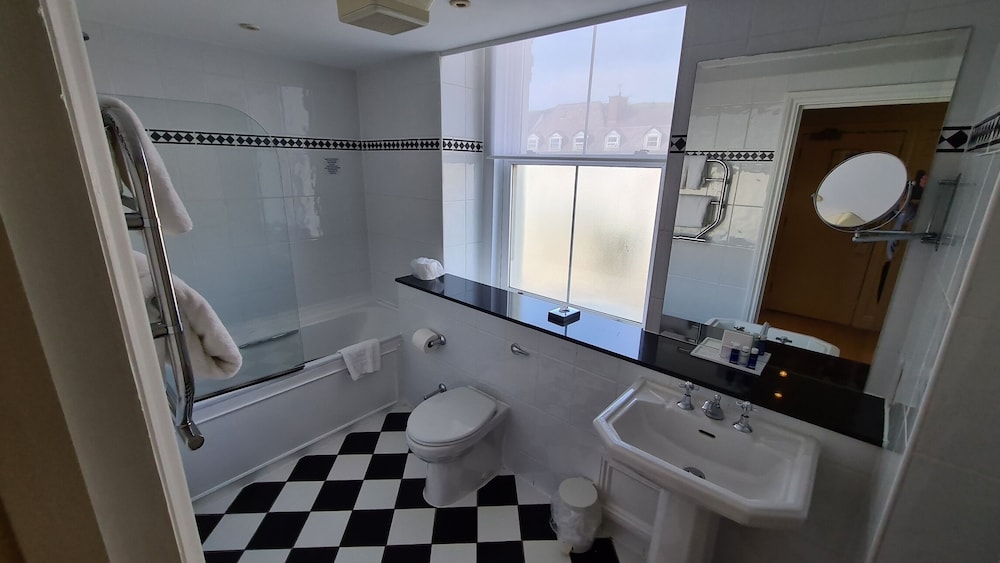 غرفة بريميير بسريرين منفصلين مع أريكة، St Georges Hotel 10/10