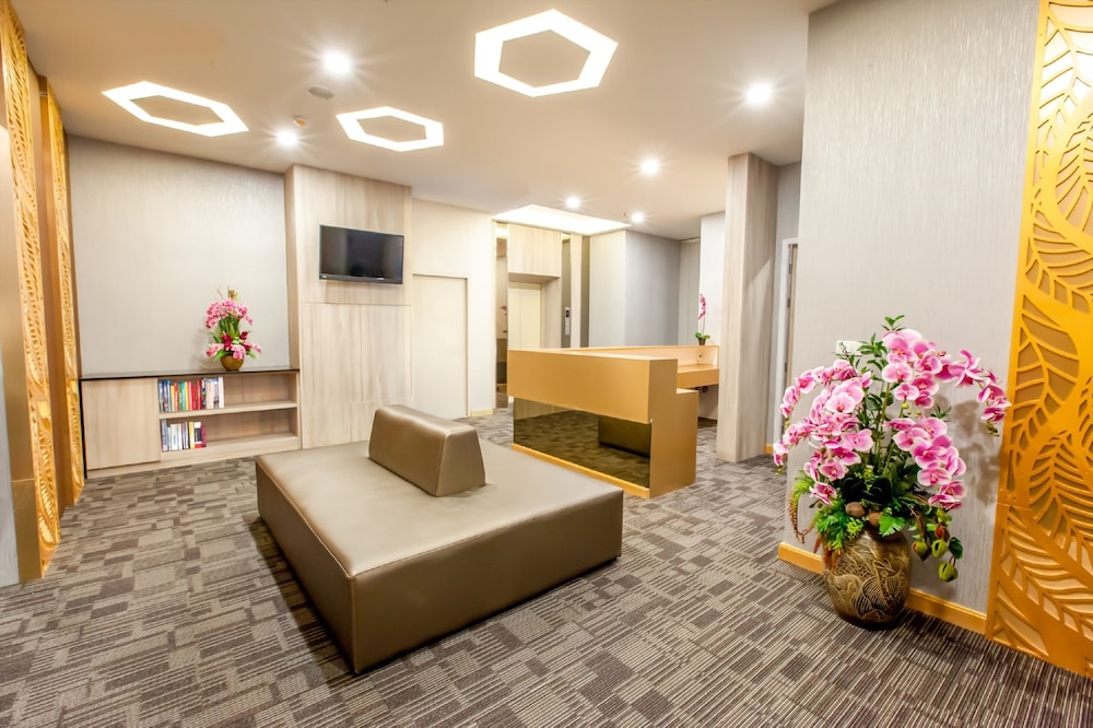 Leela Orchid Hotel 4/49