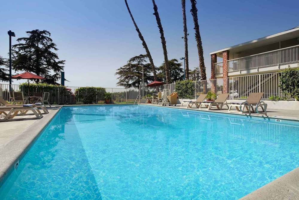 Motel6 Arcadia, CA - Los Angeles - Pasadena Area thumb 2