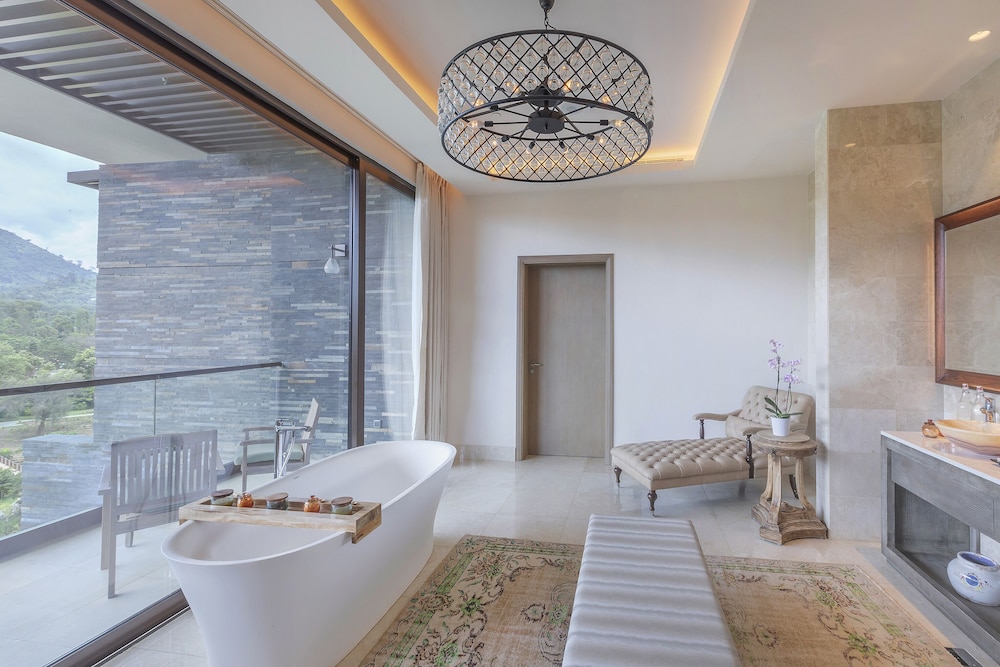 2 Bedrooms, Red Level, Presidential, Suite, King and Twin Beds