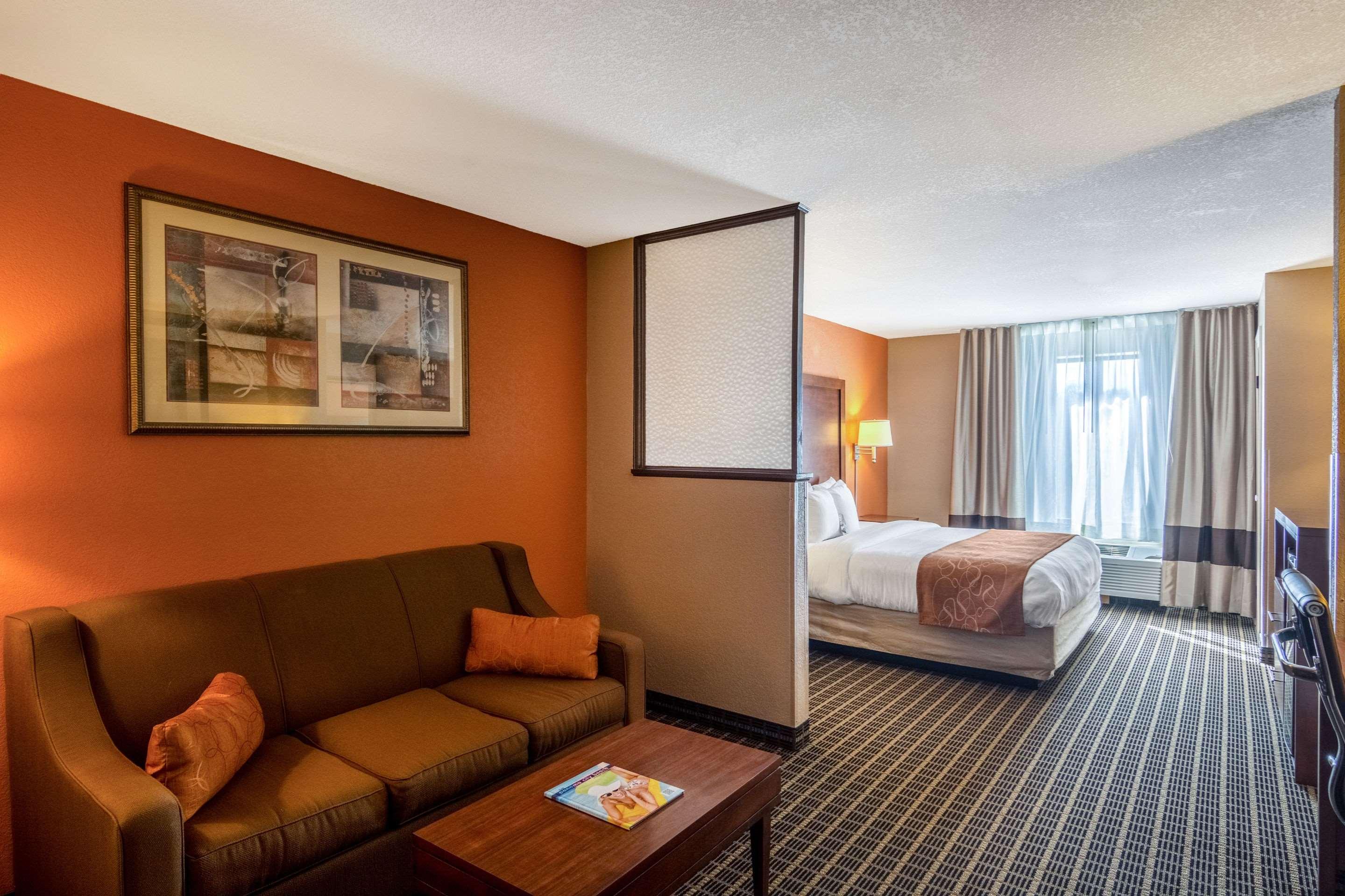 جناح بسرير كينج لذوي الإعاقة، Comfort Suites Panama City Beach 2/3