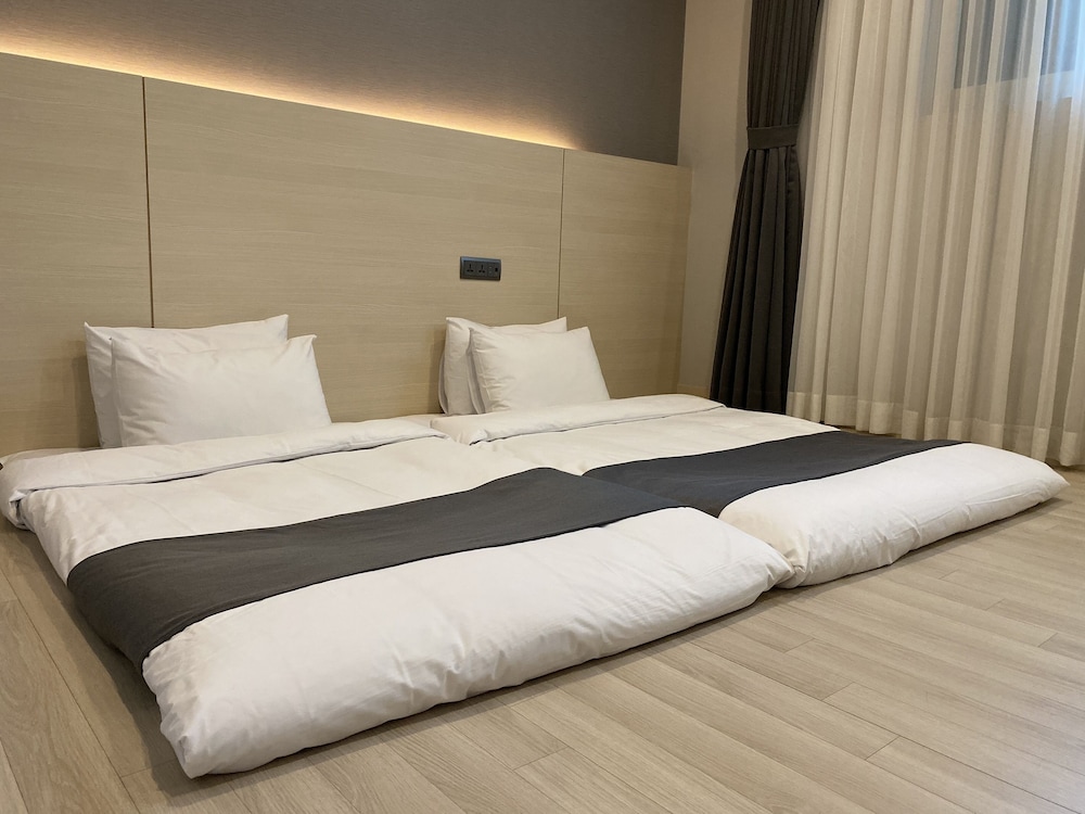 Ondol, Deluxe, 2 Futon Beds
