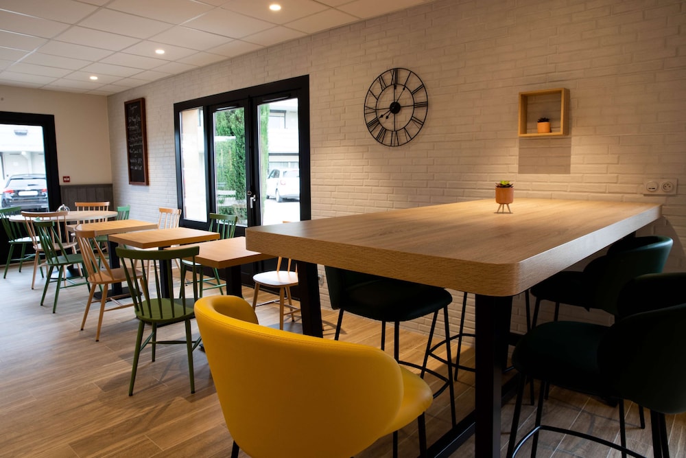 restaurant cafeteria