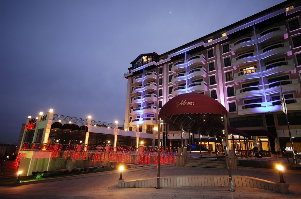 Hotel Monec 5/50