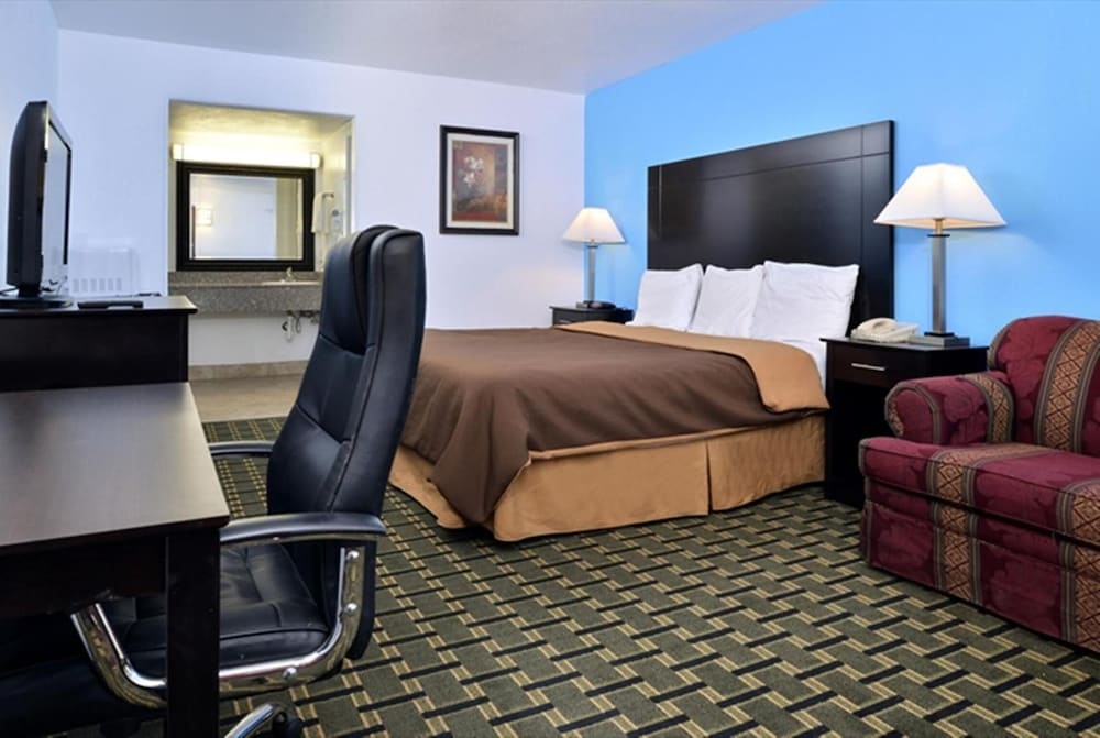 Executive Inn 14/28