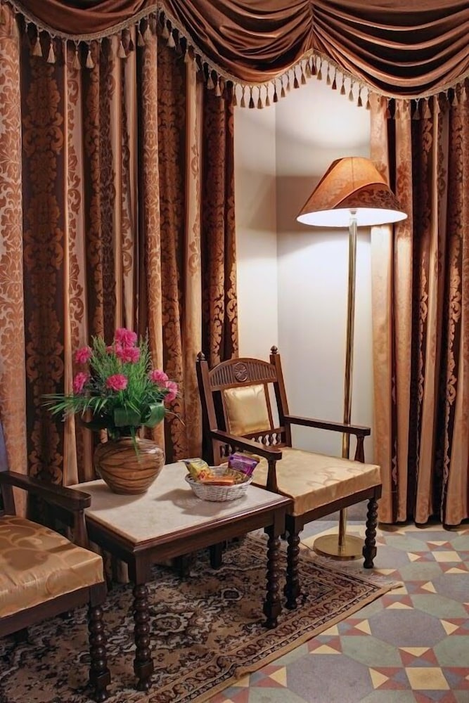 PALACE ON GANGES 37/50