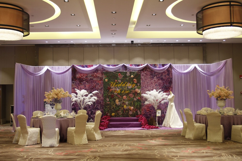HUALUXE YANGJIANG CITY CENTER 65/79