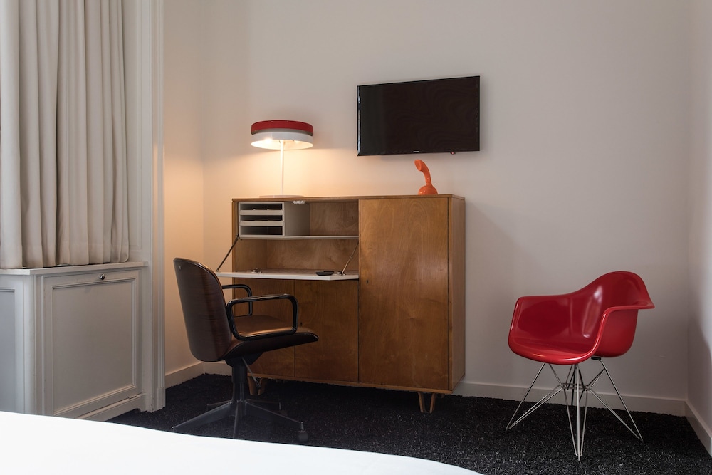 Vintage Hotel 47/50