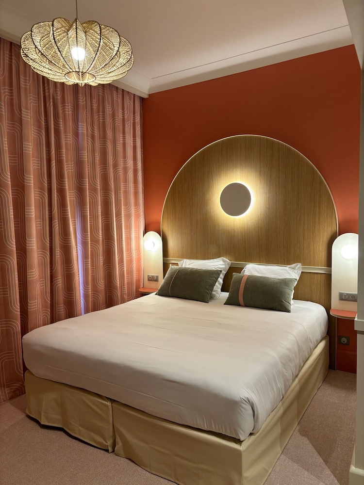 غرفة بسرير مزدوج أو سريرين منفصلين بإطلالة على البحر، Hotel Vacances Bleues Le Balmoral 4/10