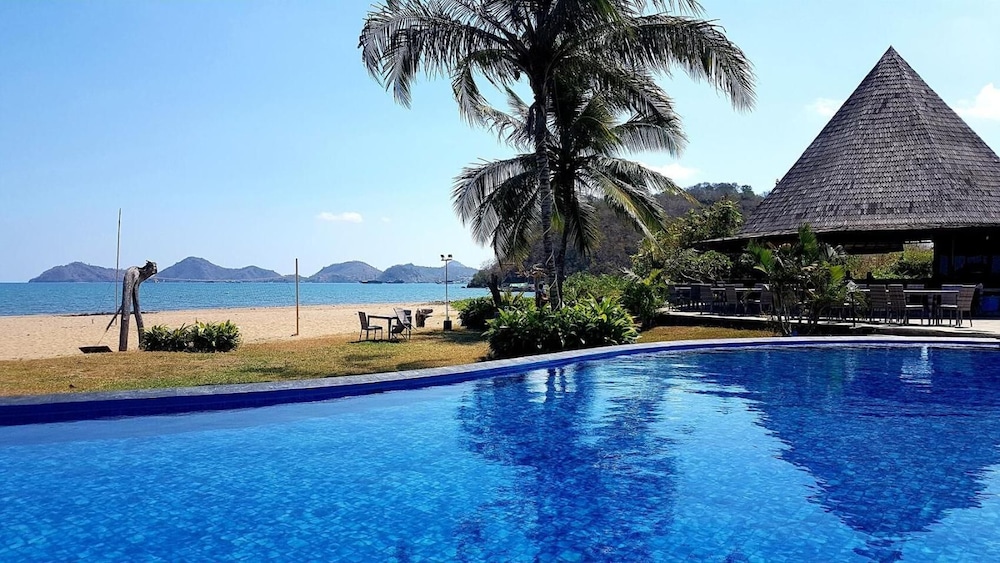 Luwansa Beach Resort 32/38