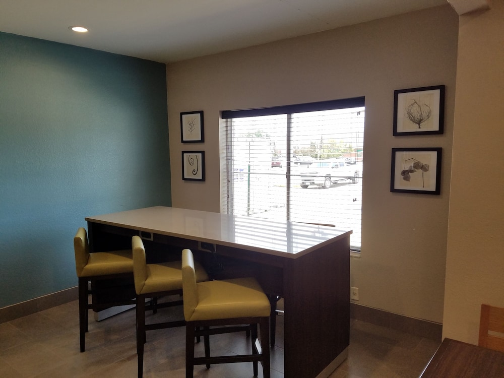 Country Inn & Suites By Radisson Indianapolis South IN 29/32