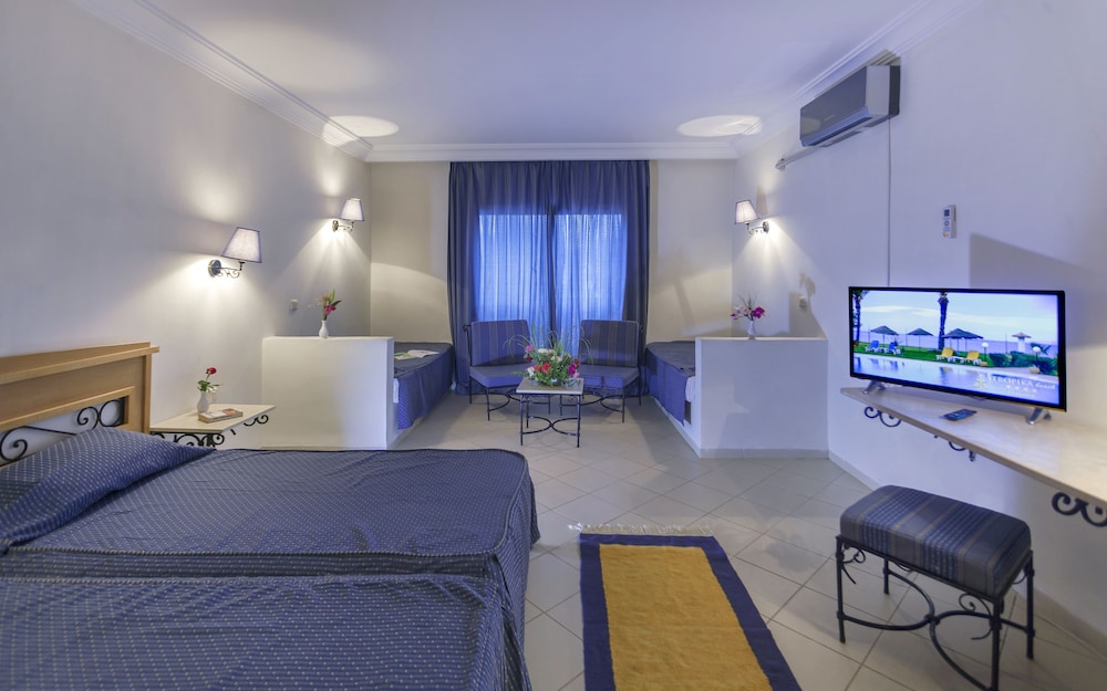 Itropika Beach 24/67