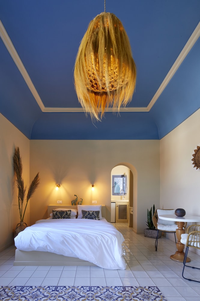 Luna Santorini Suites 18/50