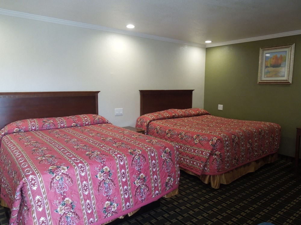 Castaway Motel 10/48
