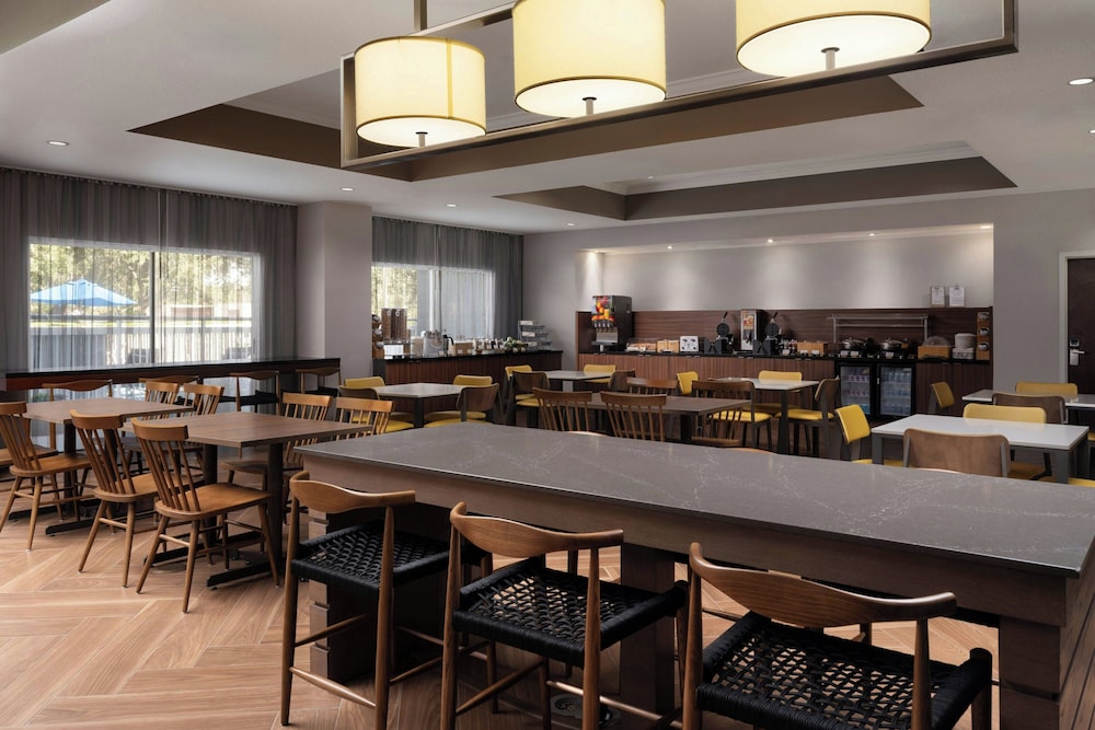 Fairfield Inn By Marriott Orlando Airport 34/47