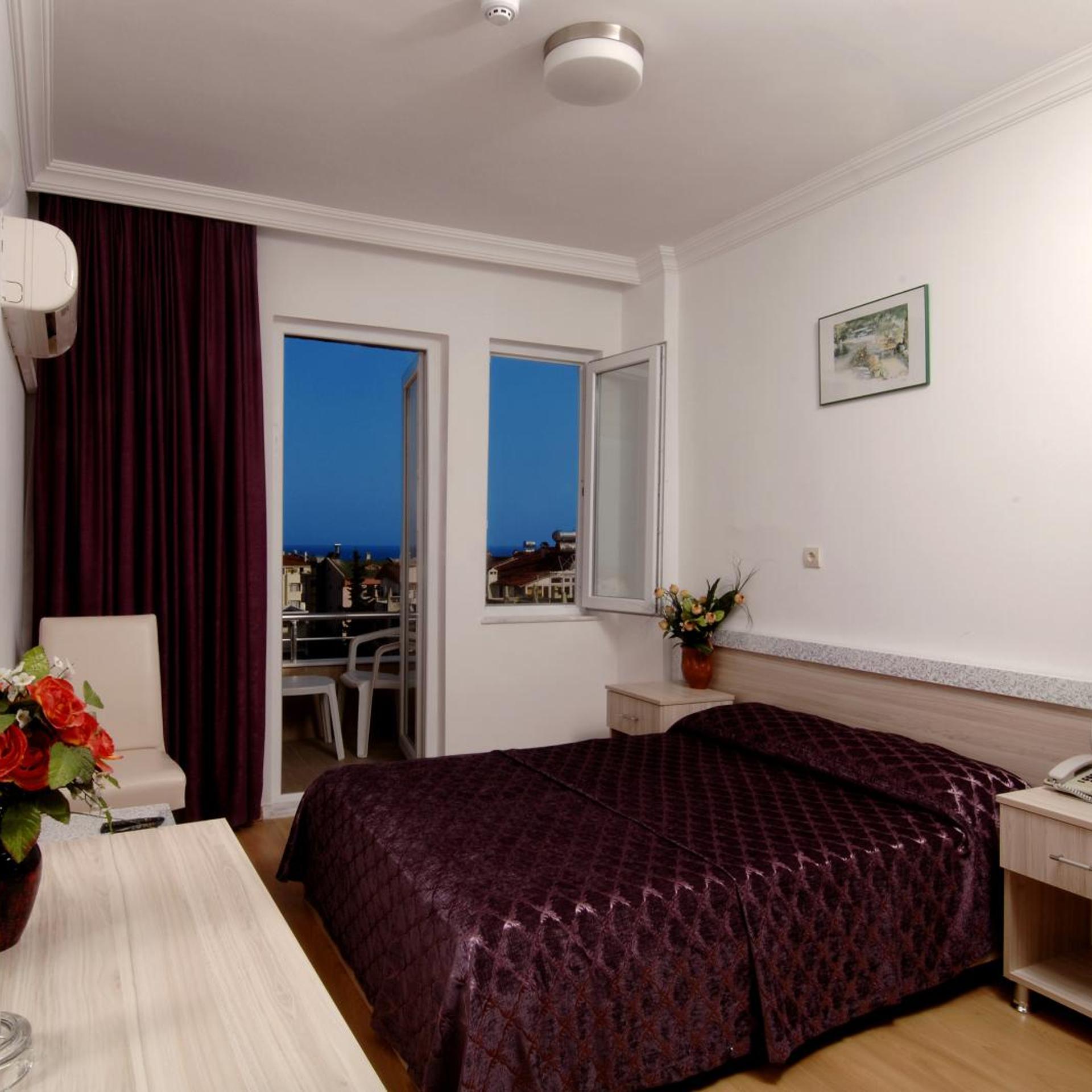 ROOM, TRIPLE