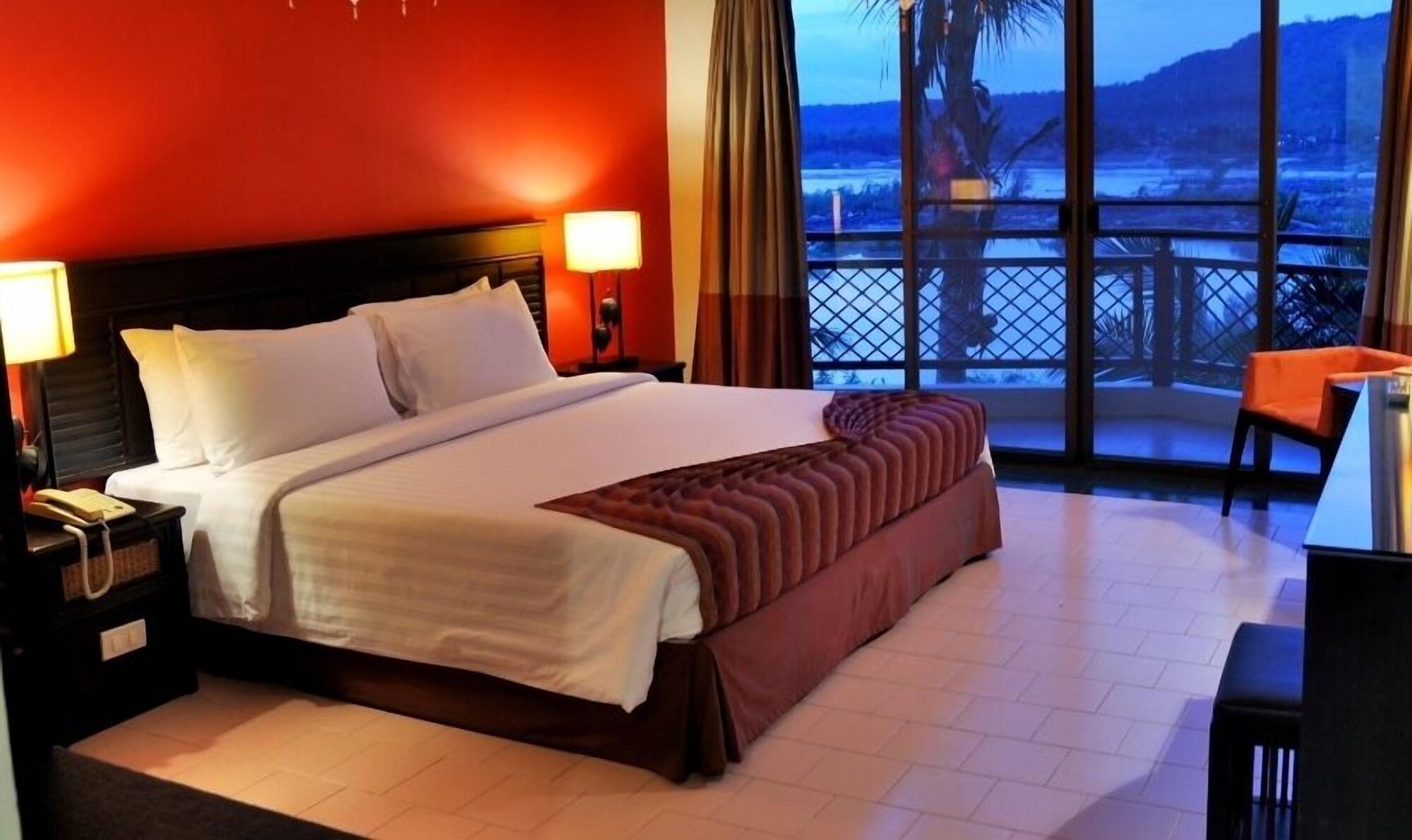 CLASSIC, KING BED, RIVER VIEW