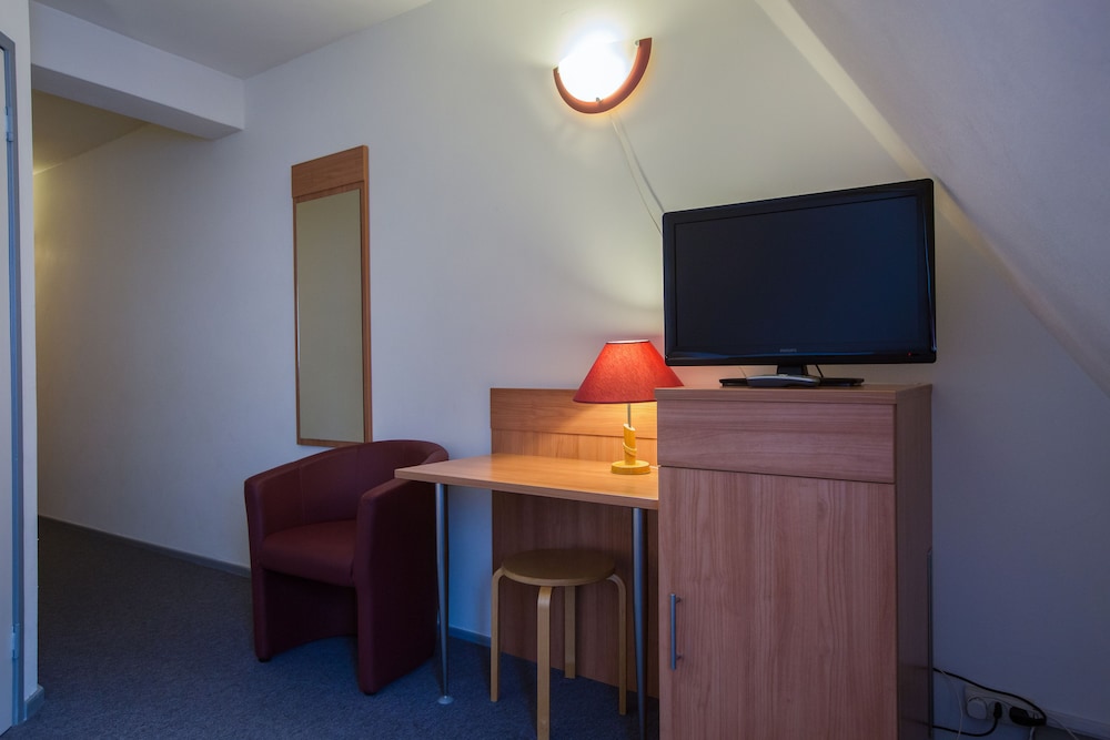 Rho Hotel 40/50