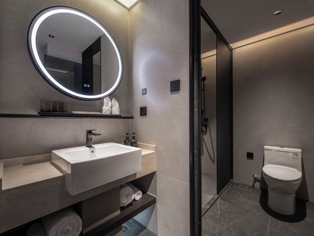 CNHOL RADIENT HOTEL (Shenzhen International Convention and Exhibition Center Branch) 40/42