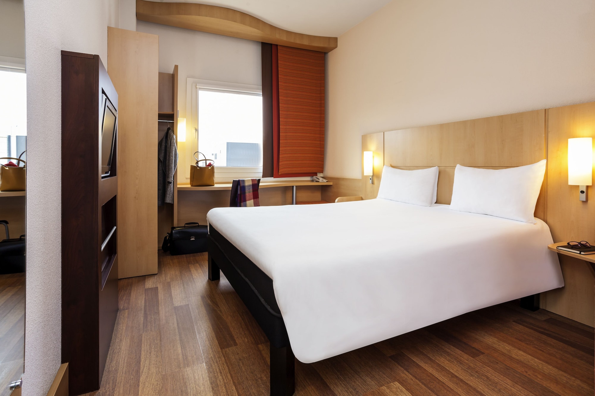 غرفة بسرير مزدوج وسرير فردي، Ibis Braga 3/6