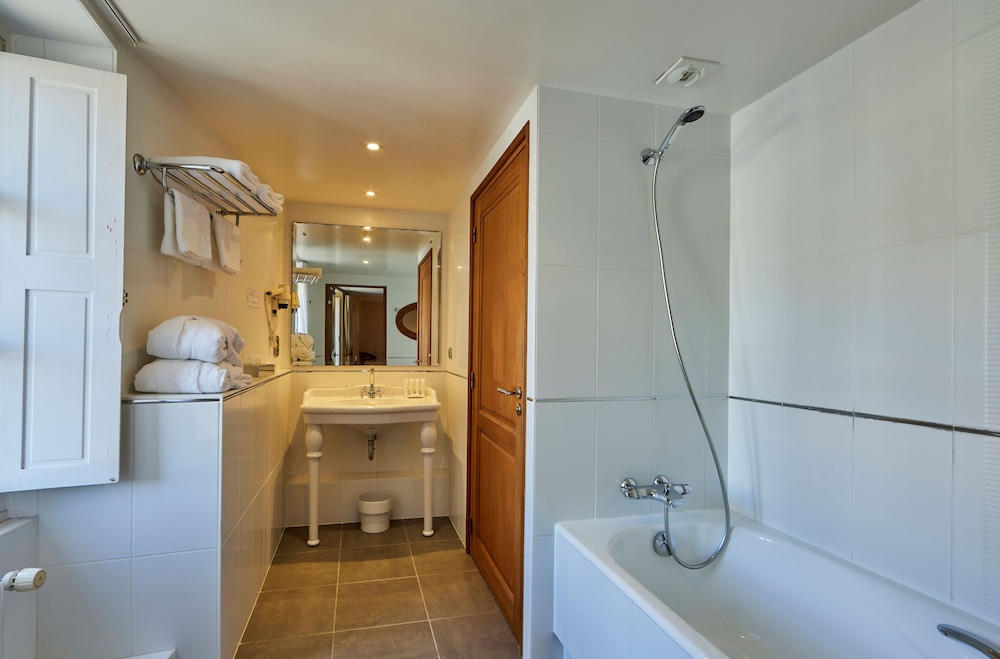 L'AUBERGE BRETONNE 41/50