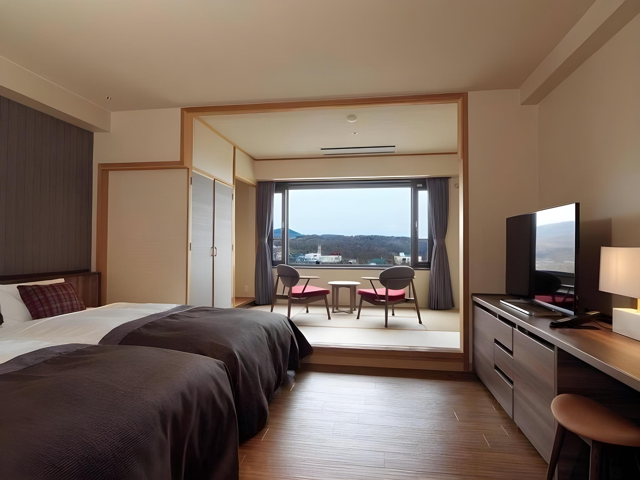 Sunset, Twin Beds