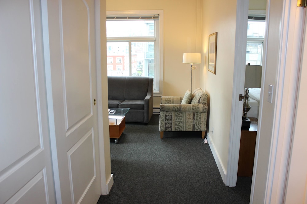 Washington Plaza Apartments 25/33