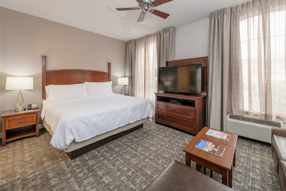 1 Bedroom, Suite, King Bed, Kitchen