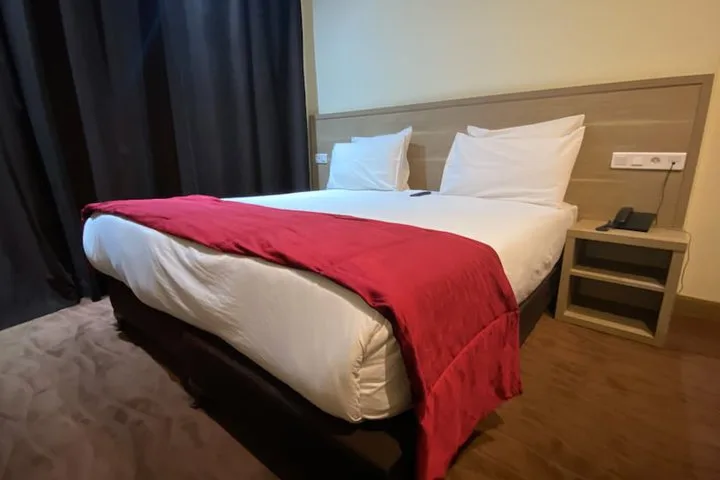 Hotel Des Beaux Arts 8/18