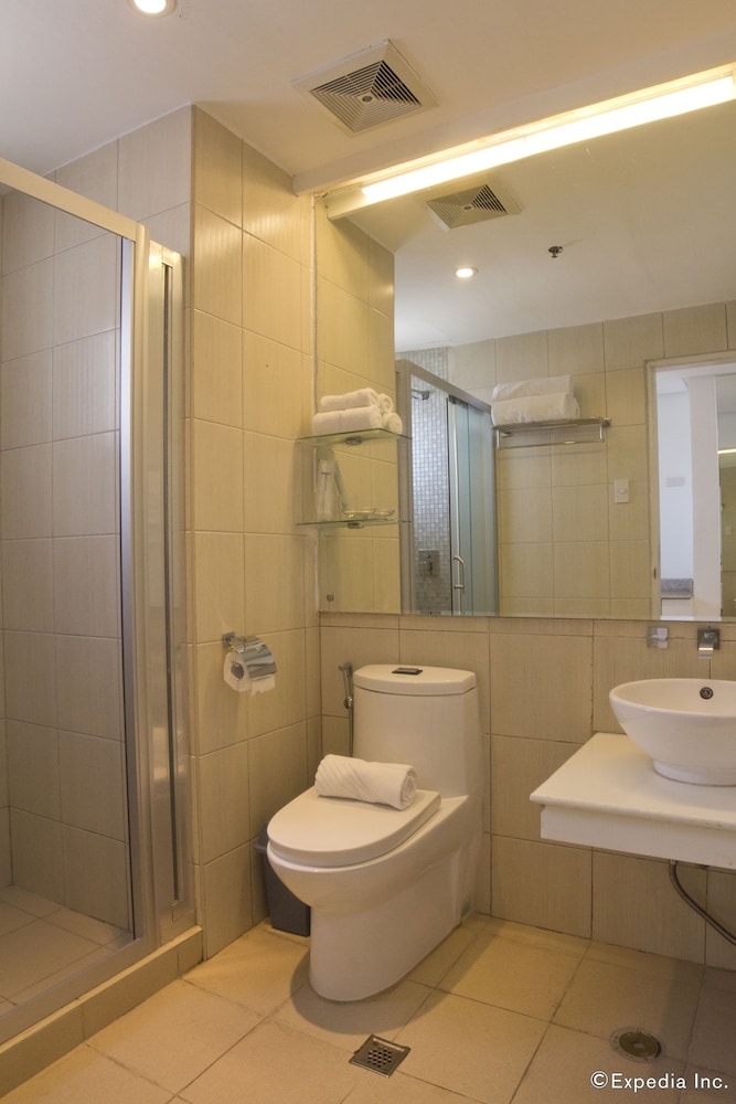 Regency Grand Suites 17/66