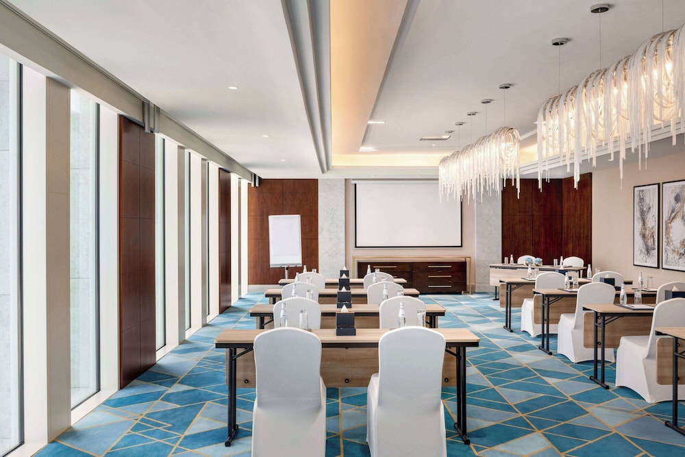 Wyndham Grand Doha West Bay Beach 48/57