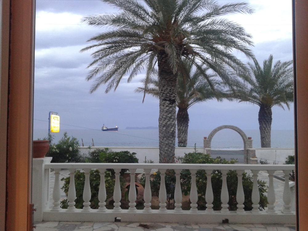 Petras Beach 22/24