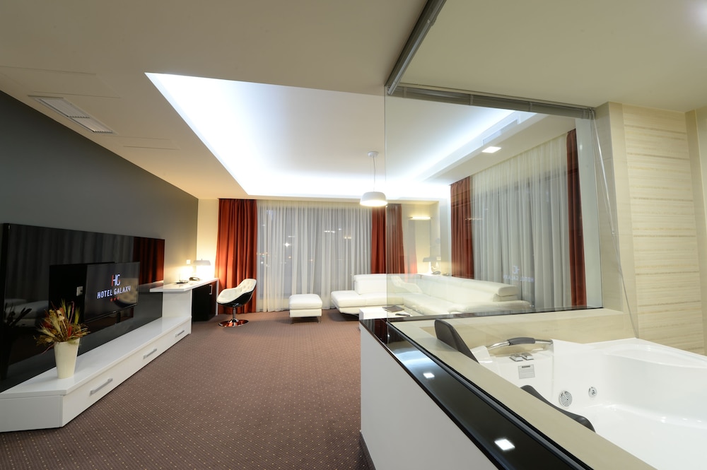 Galaxy Hotel 30/30