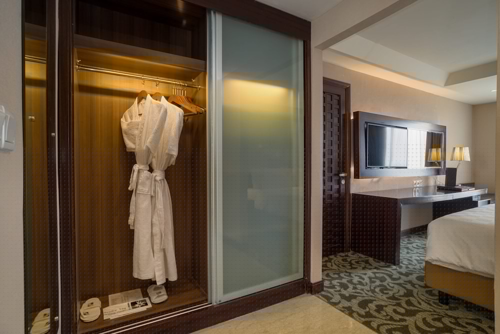 Swiss-Belhotel Serpong 37/37