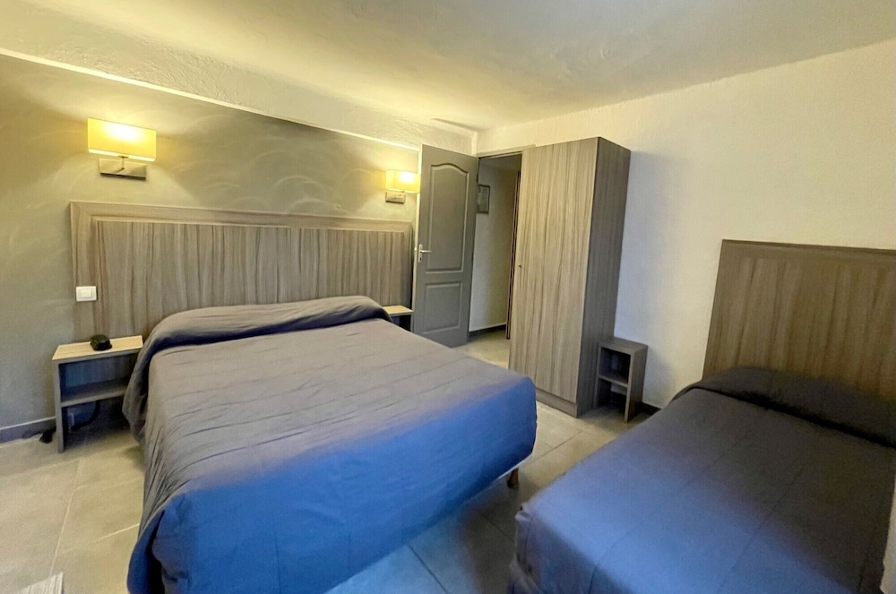 Hotel Les Palmiers En Camargue 10/50