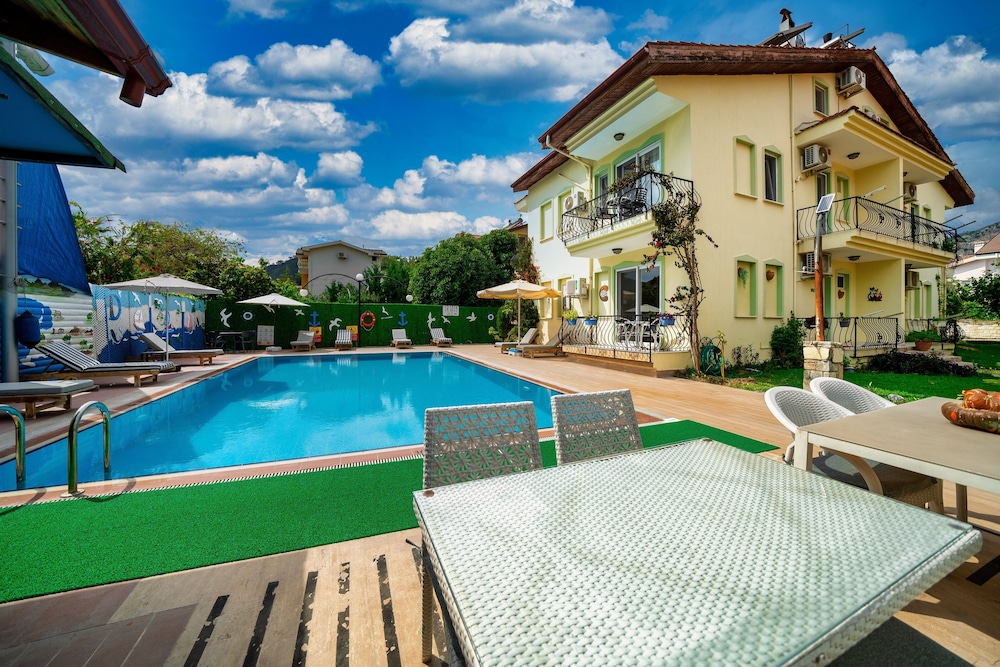 Dedeminn Garden Hotel 51/60