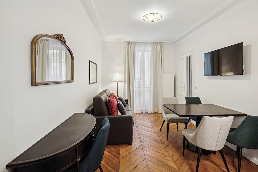 Hotel De Sevres 31/45