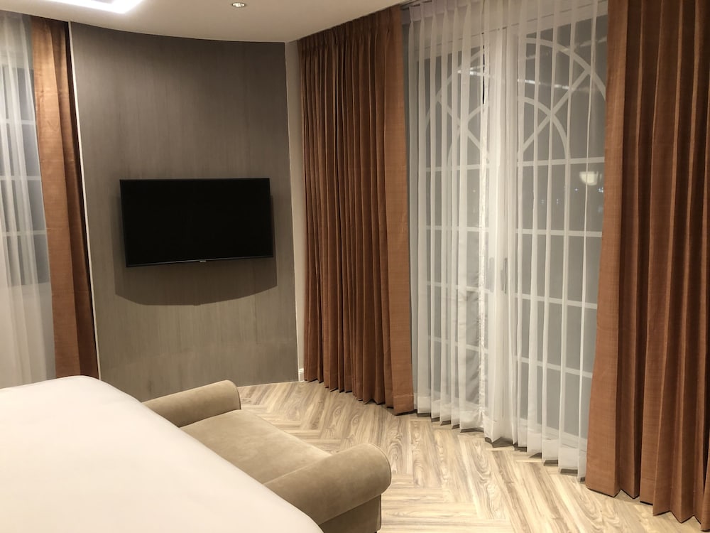 La Seine Hotel 43/74