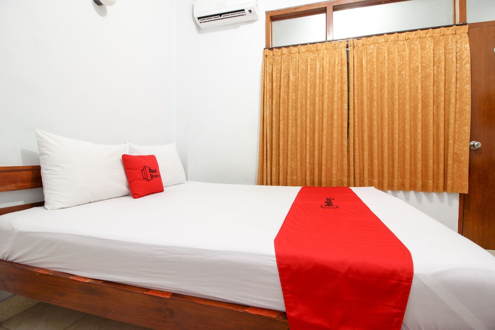 Reddoorz Plus Near Alun Alun Selatan 10/42