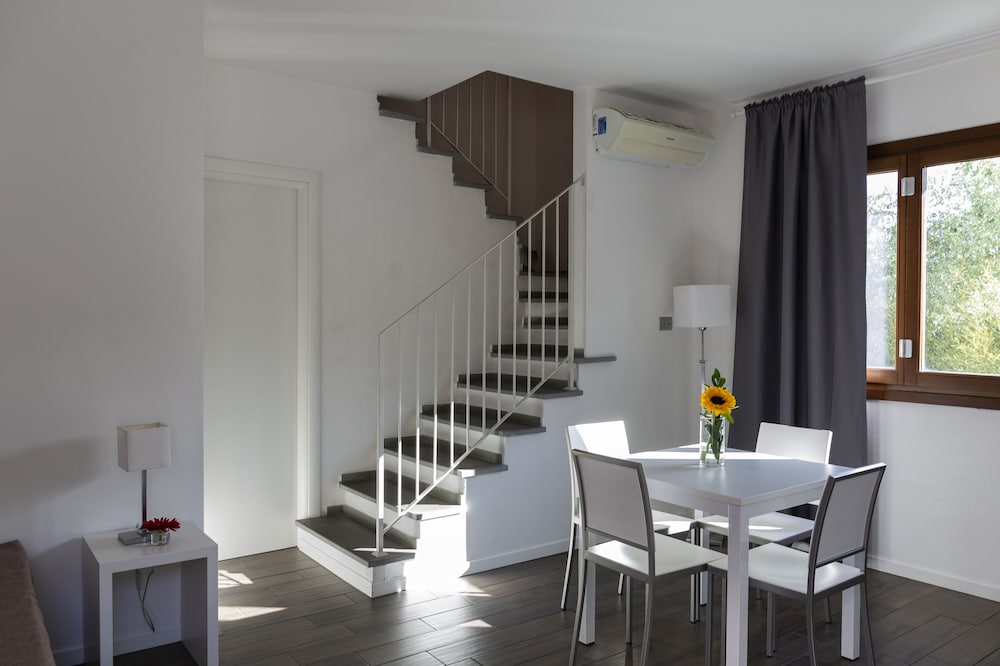 The Florence Hills Resort Spa 25/50