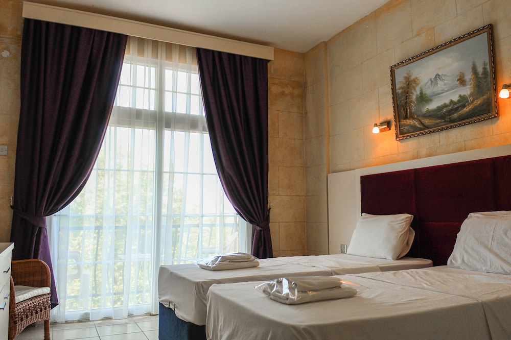 Lapida Garden Hotel 10/48
