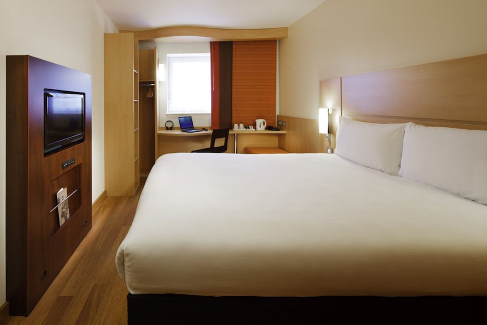 Ibis London Greenwich 25/73