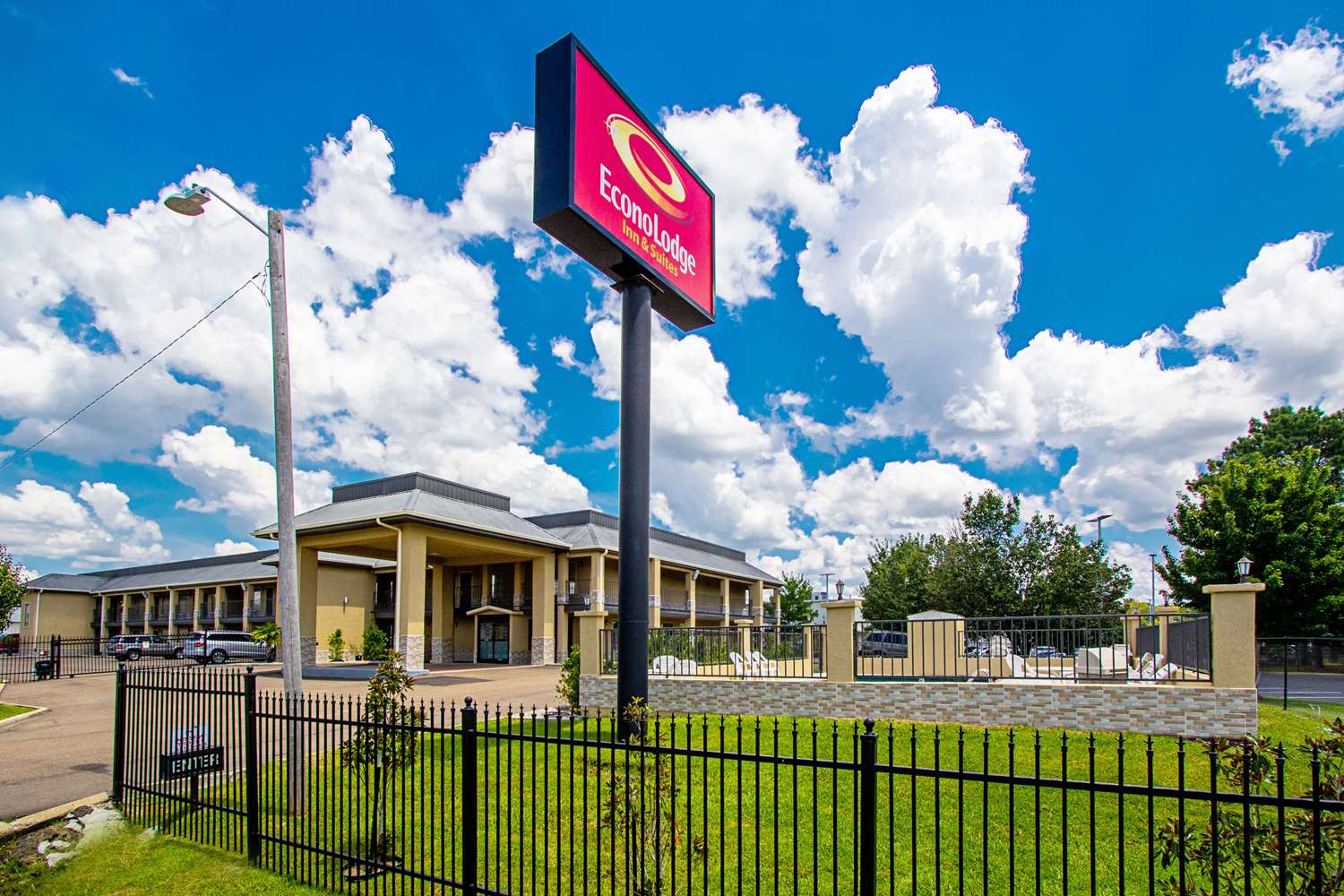 Super 8 by Wyndham Jackson MS 5/15